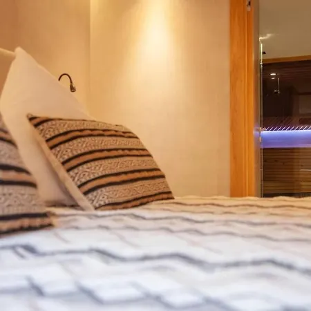 Big Mountain House Alpes Travel Les Praz Sleeps 8 샬레