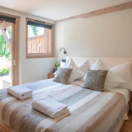 Big Mountain House Alpes Travel Les Praz Sleeps 8 샬레
